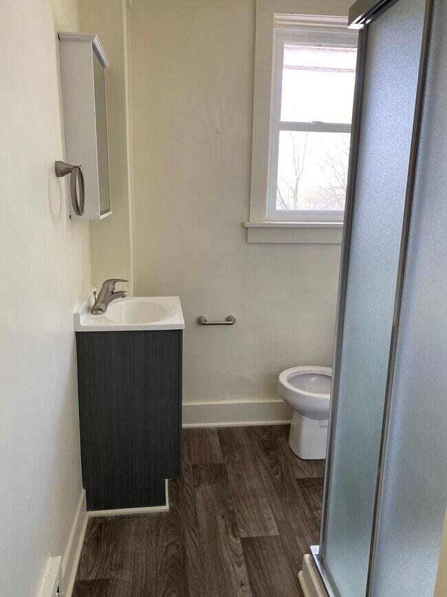 Building Photo - 461-463 Glen Street