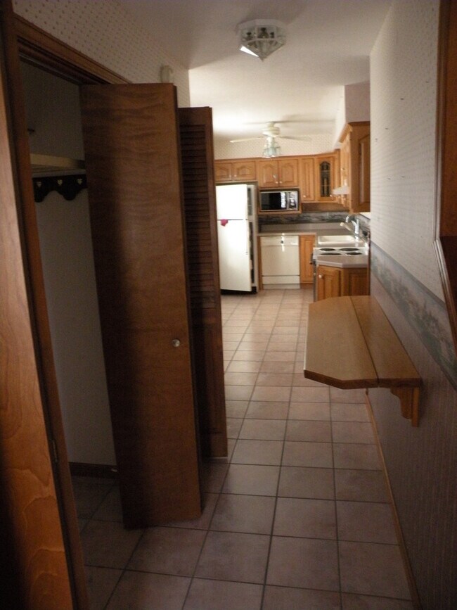 Building Photo - 104 S Short St