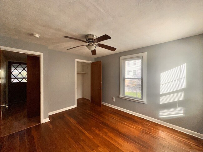 Building Photo - 34 N Spring St