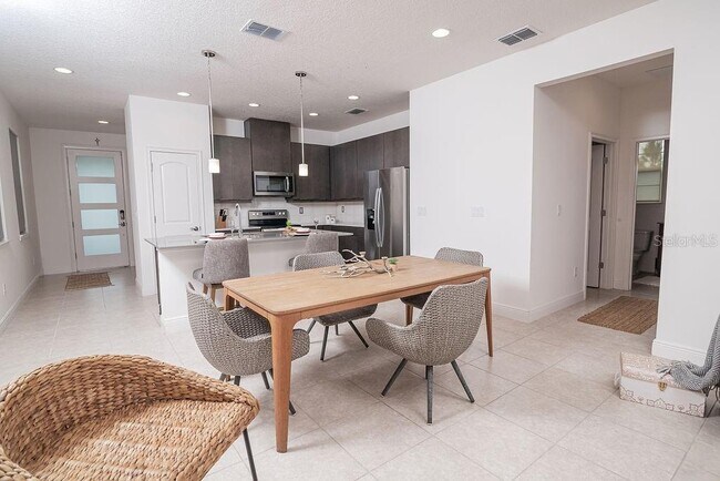 Building Photo - 7508 Wing Span Wy