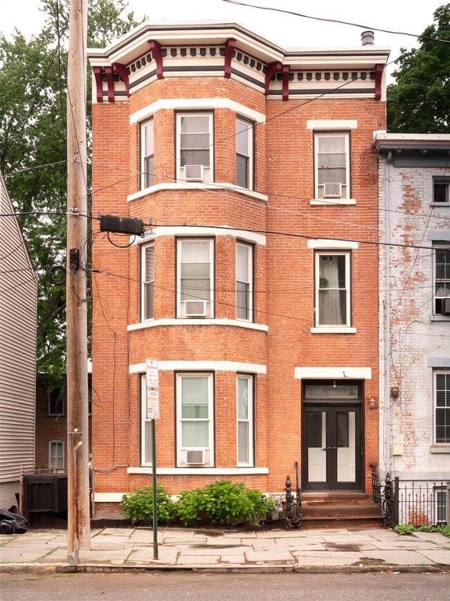 Building Photo - 175 Liberty St