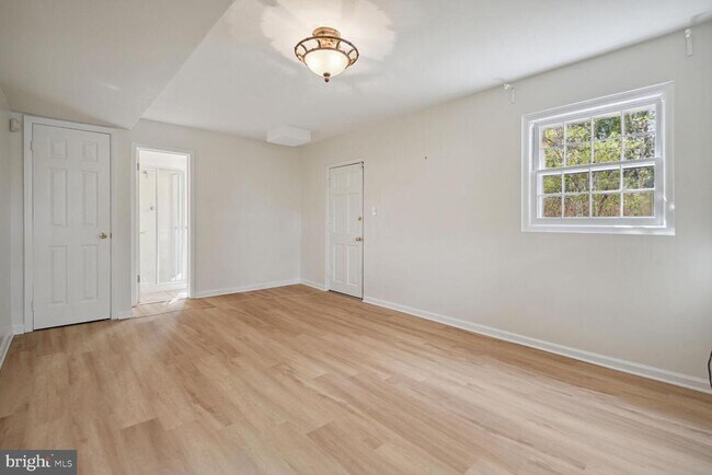Building Photo - 5801 Hillburne Way