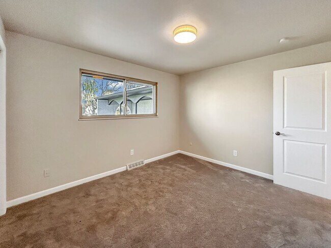 Building Photo - $0 DEPOSIT OPTION. 4 BED 3 BATH IN HAMPDEN HEIGHTS!