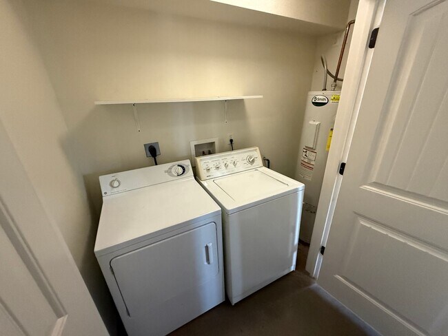 Building Photo - Nowells Subdivision Town Homes - Fully Furnished and Utilities Included