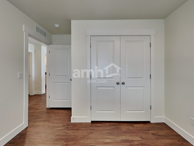 Building Photo - 3985 Ryedale Wy