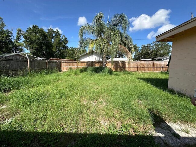 Building Photo - 1508 Mona Ave