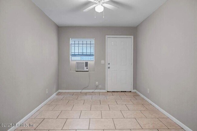 Building Photo - 402 E 27th St