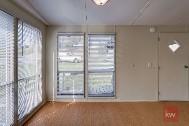 Building Photo - 102 Claude Simmons Rd