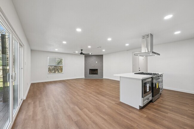 Building Photo - 14 Fiddleleaf Ct