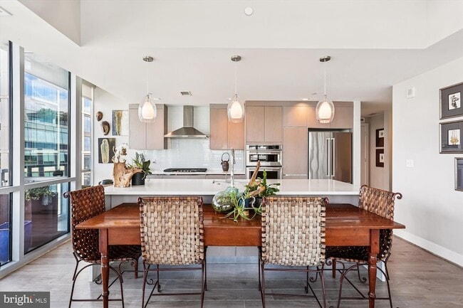 Building Photo - 930 Rose Ave