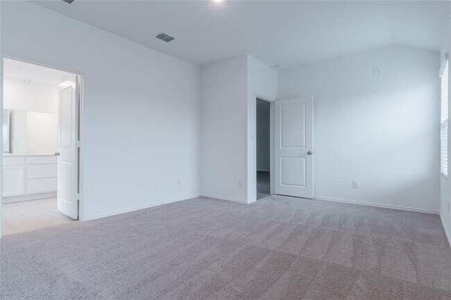 Building Photo - 368 Keefer