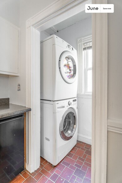 Building Photo - 45 Montcalm Ave