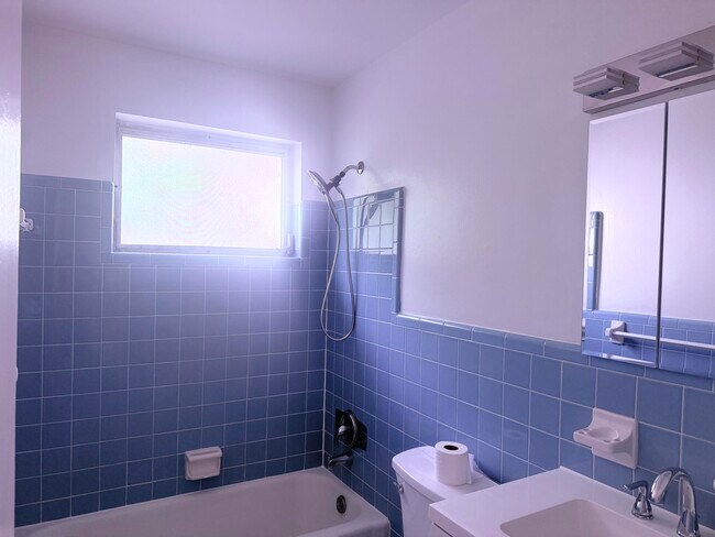 Building Photo - 630 Prosperity Farms Rd