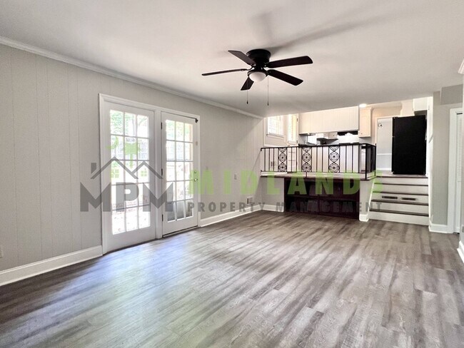 Building Photo - 300 Lydgate Dr