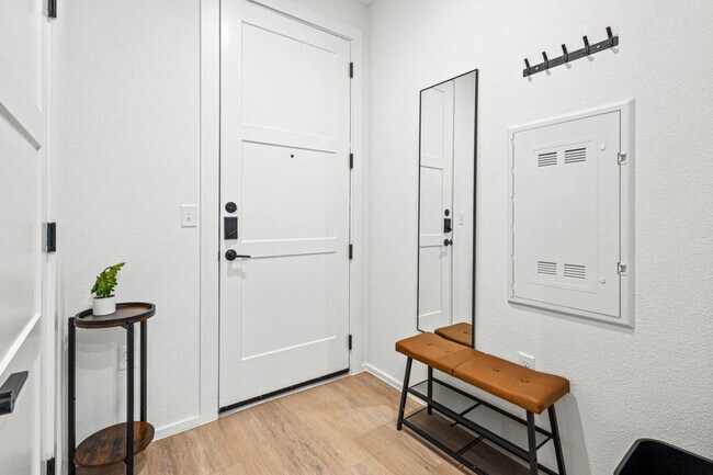 Building Photo - 596 W 9th St