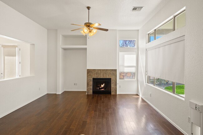 Building Photo - Spacious Home in Del Prado with pool access