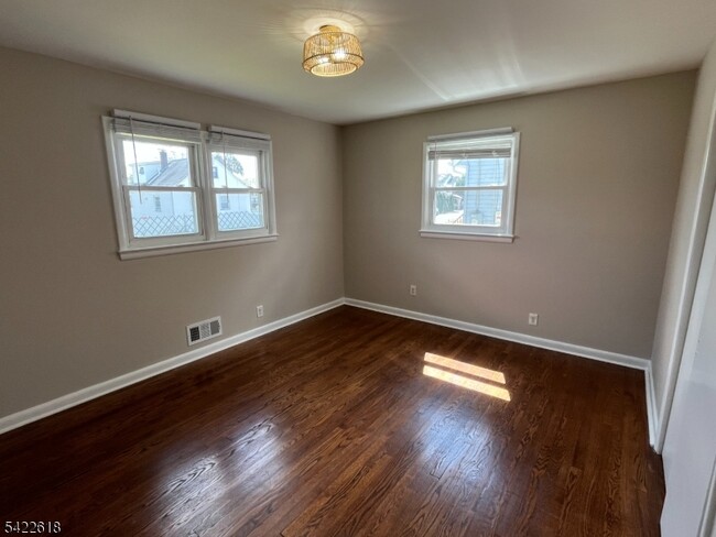 Building Photo - 76 Liberty St