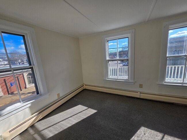 Building Photo - 110 Main St