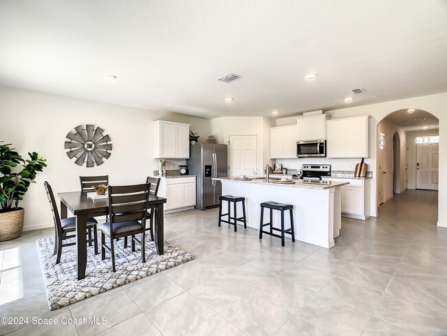 Building Photo - 2243 Capital Dr