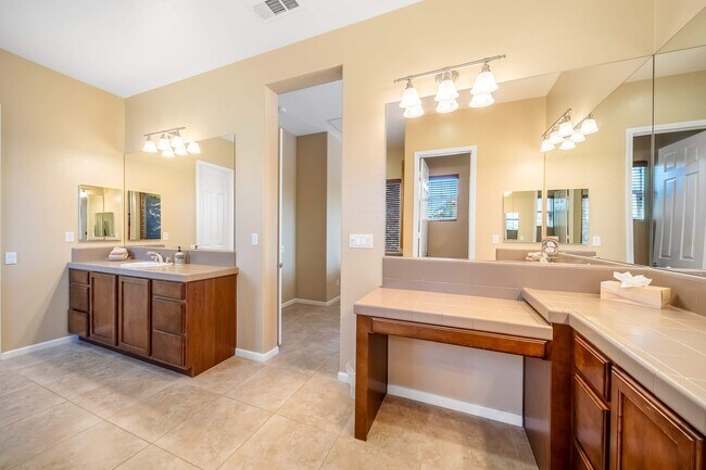 Building Photo - 40834 Adriatico Ct