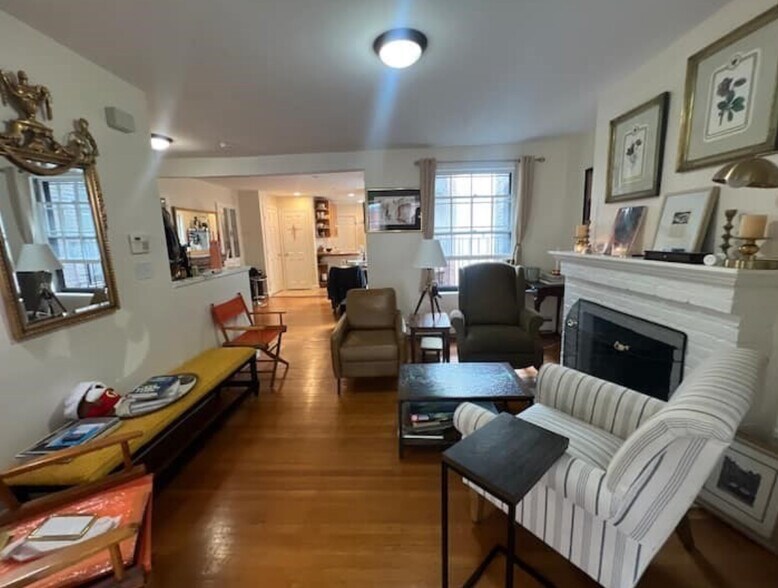 Building Photo - 1471 Beacon St