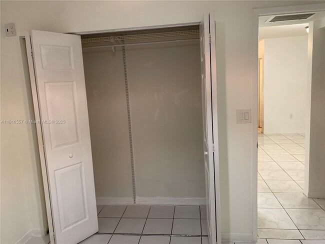 Building Photo - 2775 W 61st St