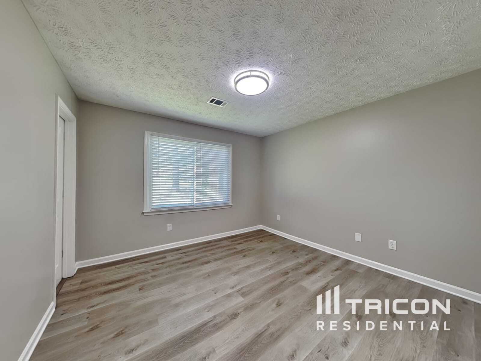 Building Photo - 166 Hill Ln