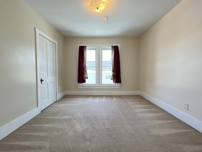 Building Photo - 1950 Bennett St