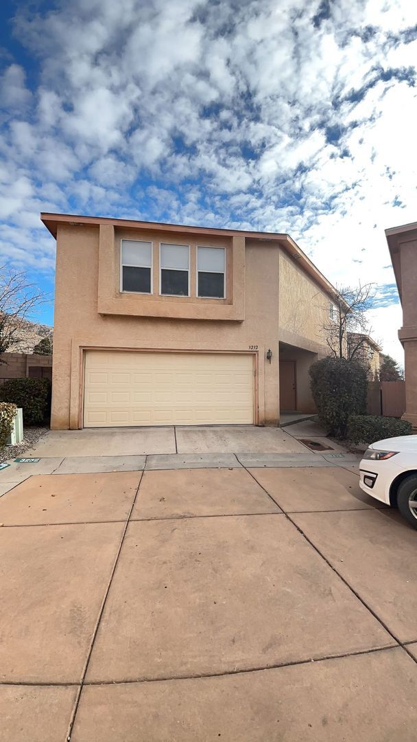 Building Photo - 3 Bedroom 2.5 Bath Located in the NE Heights! Showing Friday 5/1 5PM