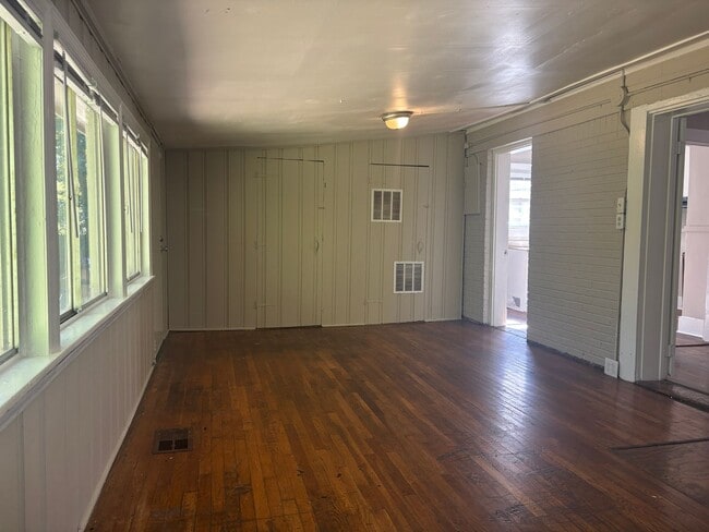 Building Photo - 389 Hodges St