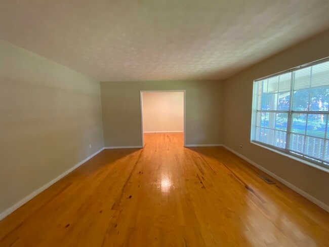 Building Photo - 2507 Waldemar Ln