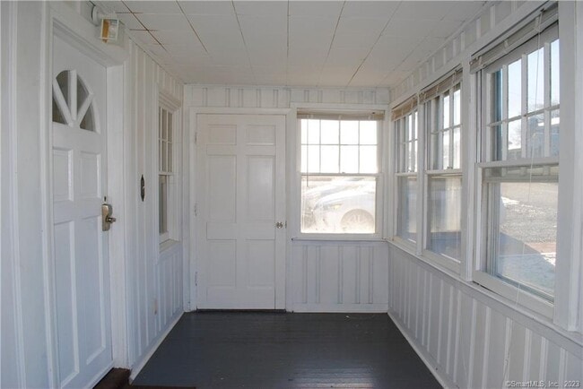 Building Photo - 38 Mohican Rd