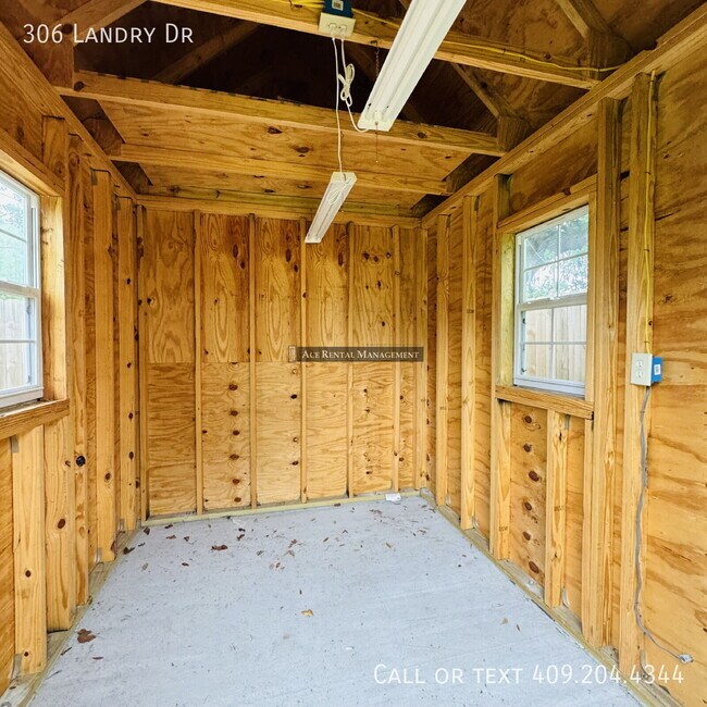 Building Photo - 306 Landry Dr