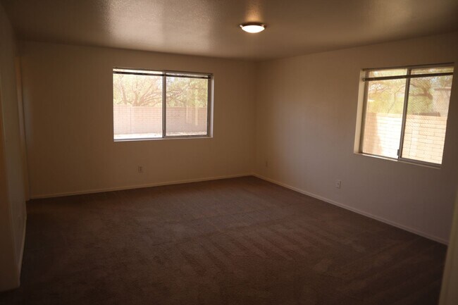 Building Photo - NEW A/C, Freshly Painted Inside and Outsid...