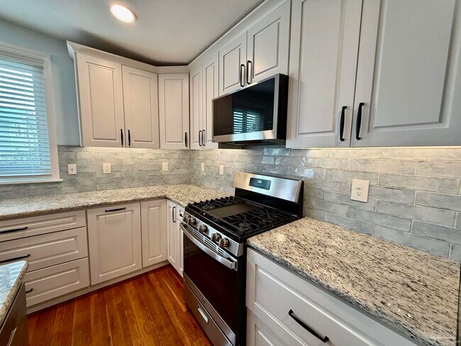 Building Photo - 205 Fairpoint Dr