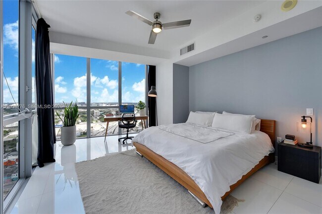 Building Photo - 1100 Biscayne Blvd
