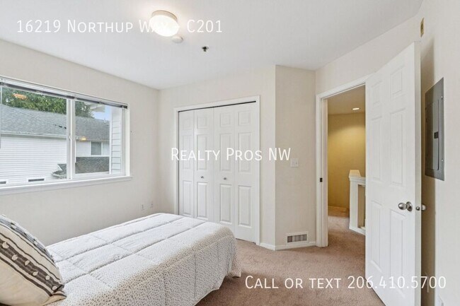 Building Photo - 16219 Northup Way