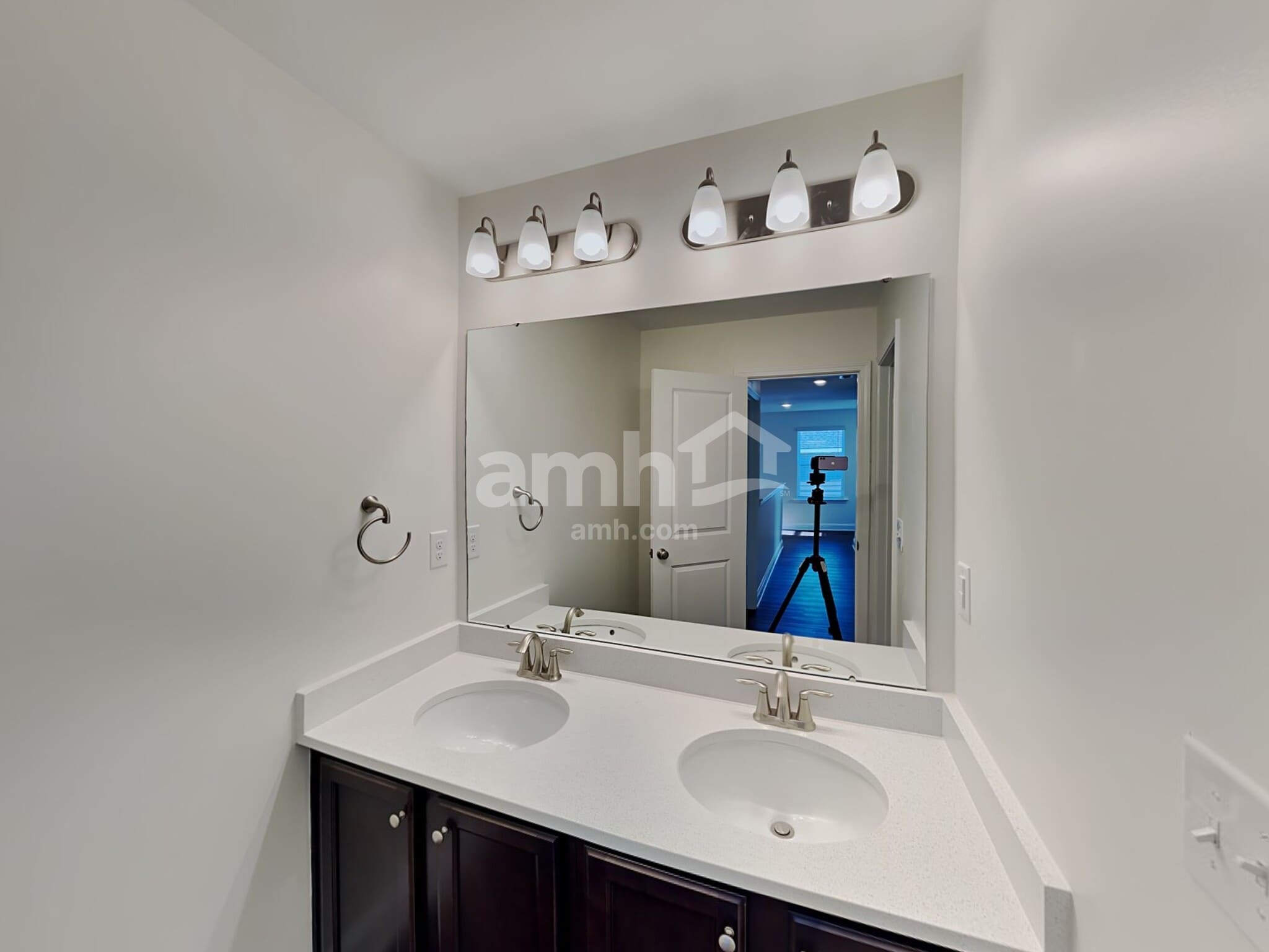 Building Photo - 6192 W Calle Lingo