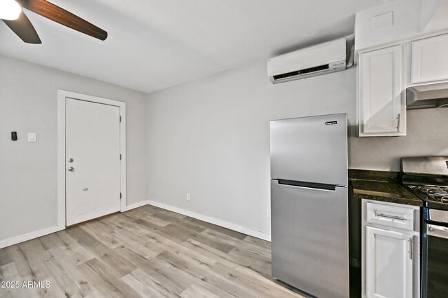 Building Photo - 3025 N 32nd St