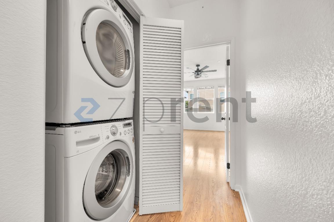 Building Photo - Unit 3