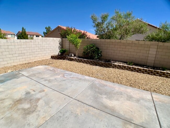 Building Photo - 9679 Ridgebluff Ave