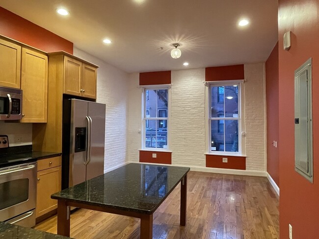 Building Photo - 58 E Springfield St