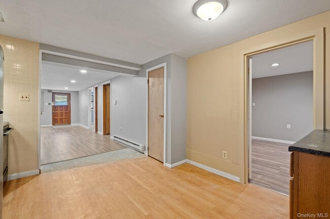 Building Photo - 7 Red Top Rd