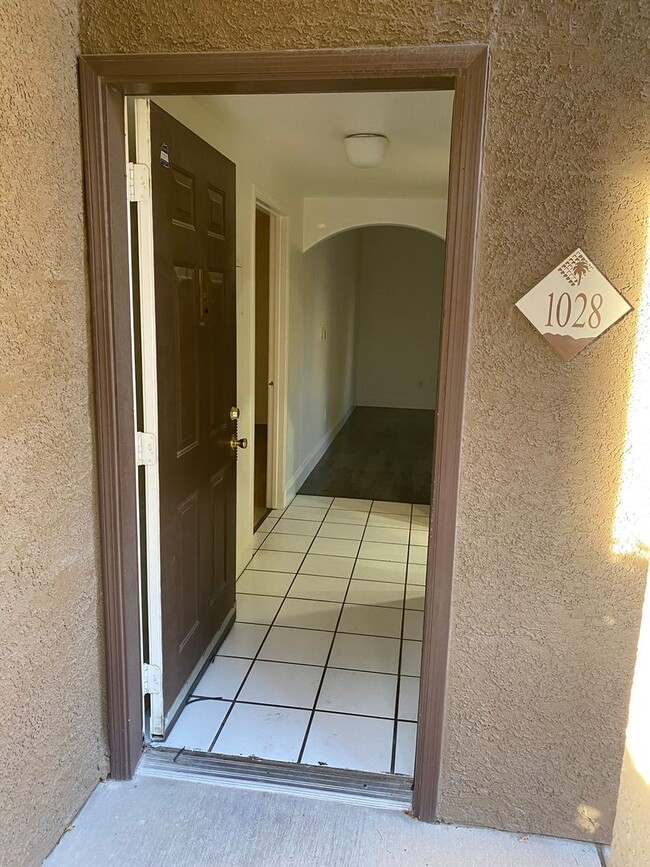 Building Photo - AMERICANA Property Mgmt - 1 Bedroom Condo ...