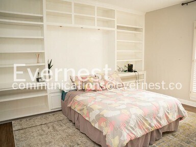 Building Photo - 4580 Village Dr
