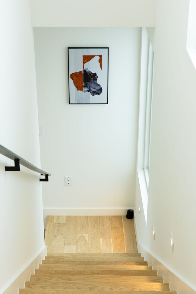 Building Photo - 507 S Park Dr