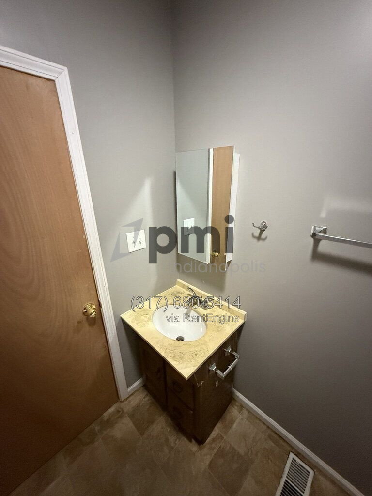 Building Photo - 2077 Cicero Rd