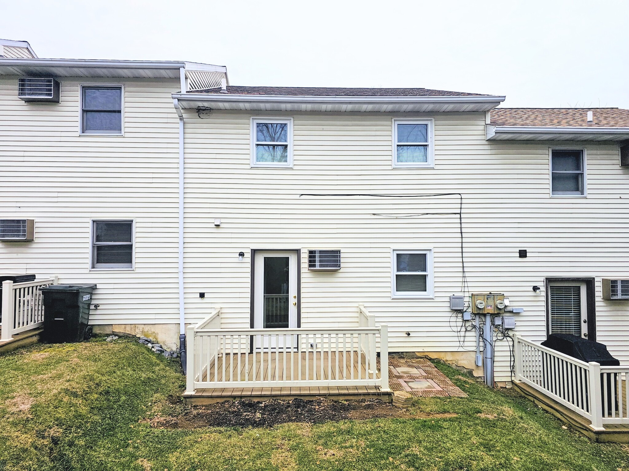 Building Photo - 205 Riverview Dr