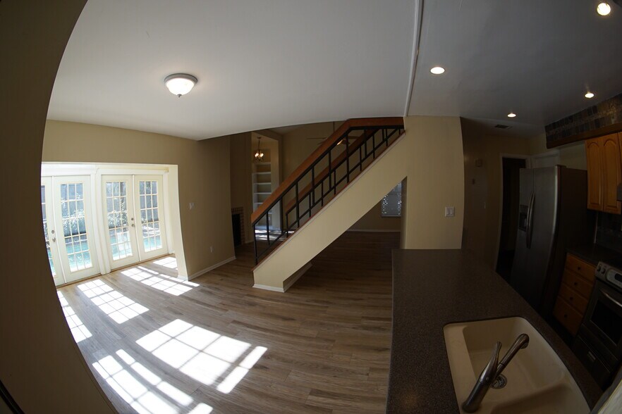 Building Photo - 6251 Sandcrest Cir