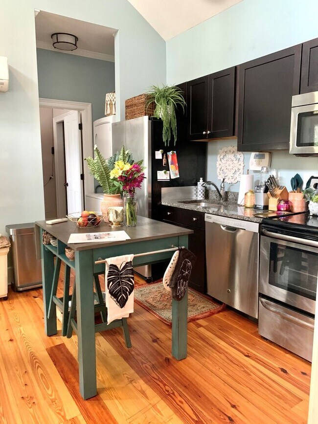 Building Photo - 109C